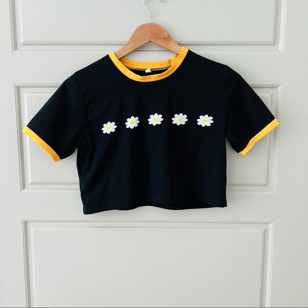Shein Black crop top with Daisy print in Small size